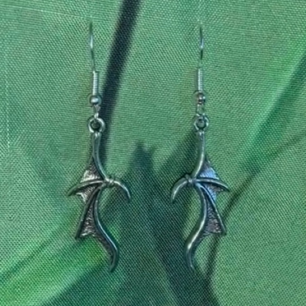 !!HANDMADE BATWING EARRING!! - Picture 2 of 2
